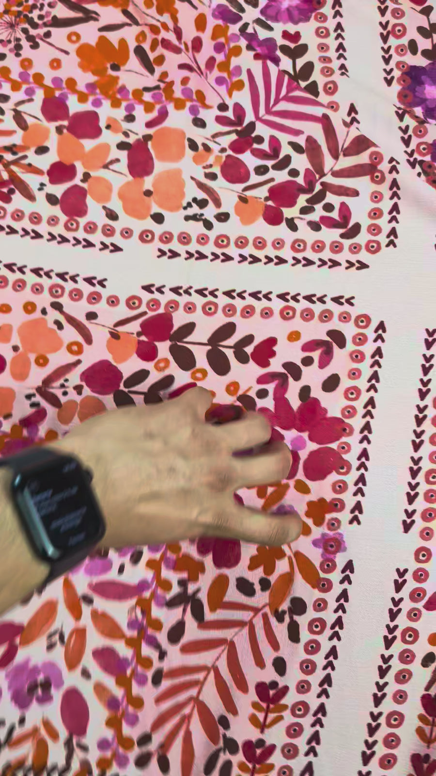 Gaze de viscose motif fleuri bohème multicolore variante video 5