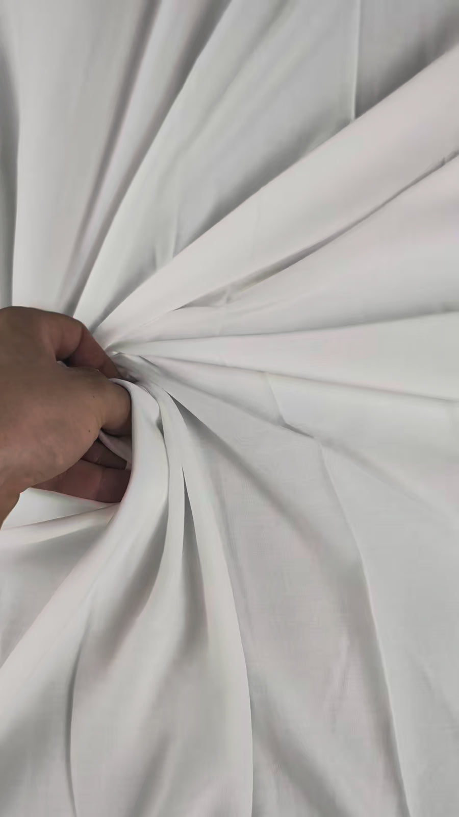 DAISY - Batiste de viscose légère video 5
