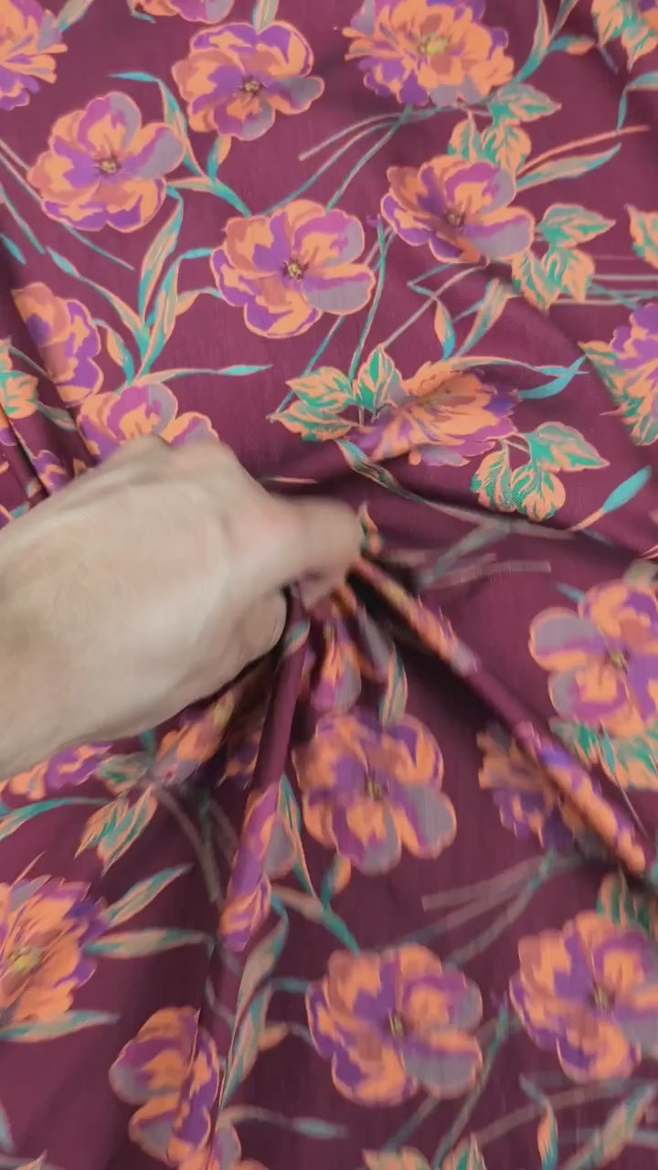 Sergé viscose polyester flammé, motif fleuri multicolore video 7 [blankastock:1389e565-2c93-465b-97b9-cb1761de424a]