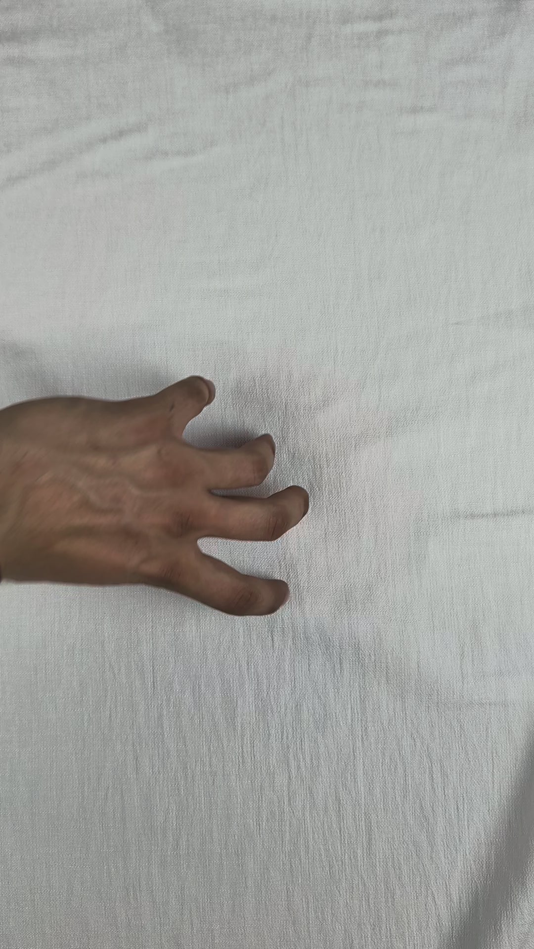 KAORI - Crêpe de viscose texturé video 5
