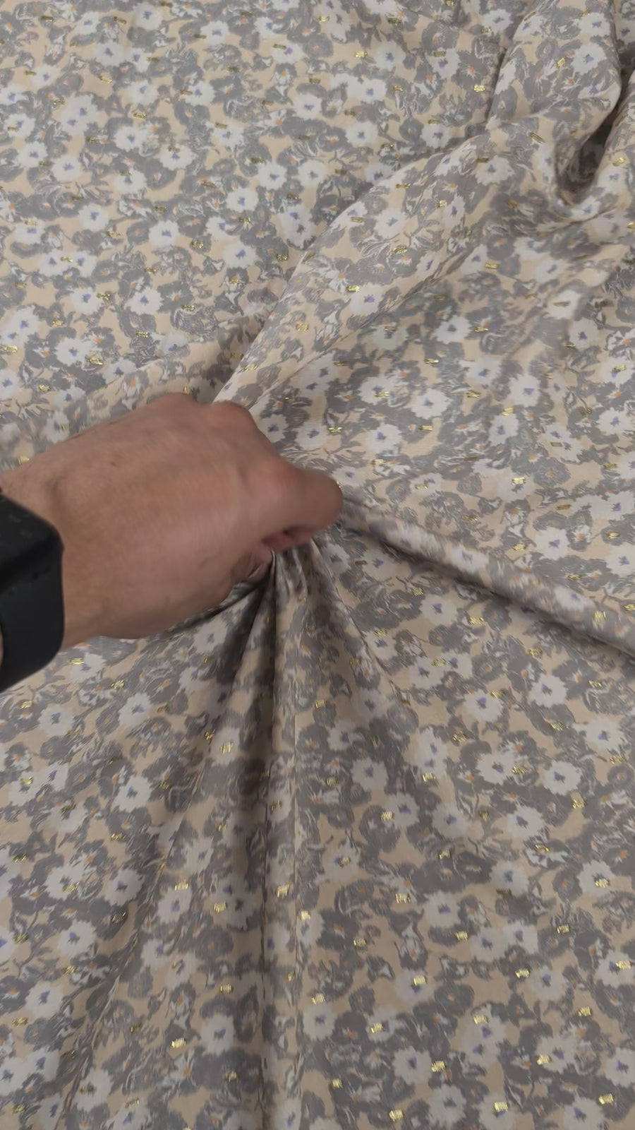 Batiste de viscose, motif fleuri romantique multicolore video 2 [blankastock:f1f8e0a8-94ff-4fd8-82c4-e7eb00991541]