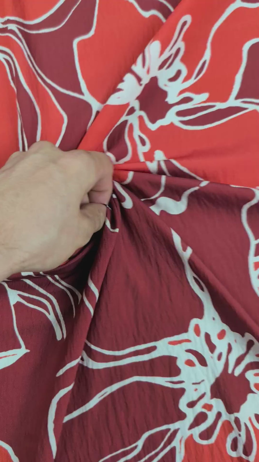 Viscose effet froissé motif fleuri graphique multicolore video 2 [blankastock:34796309-b61c-484a-adb2-56e0ba889791]