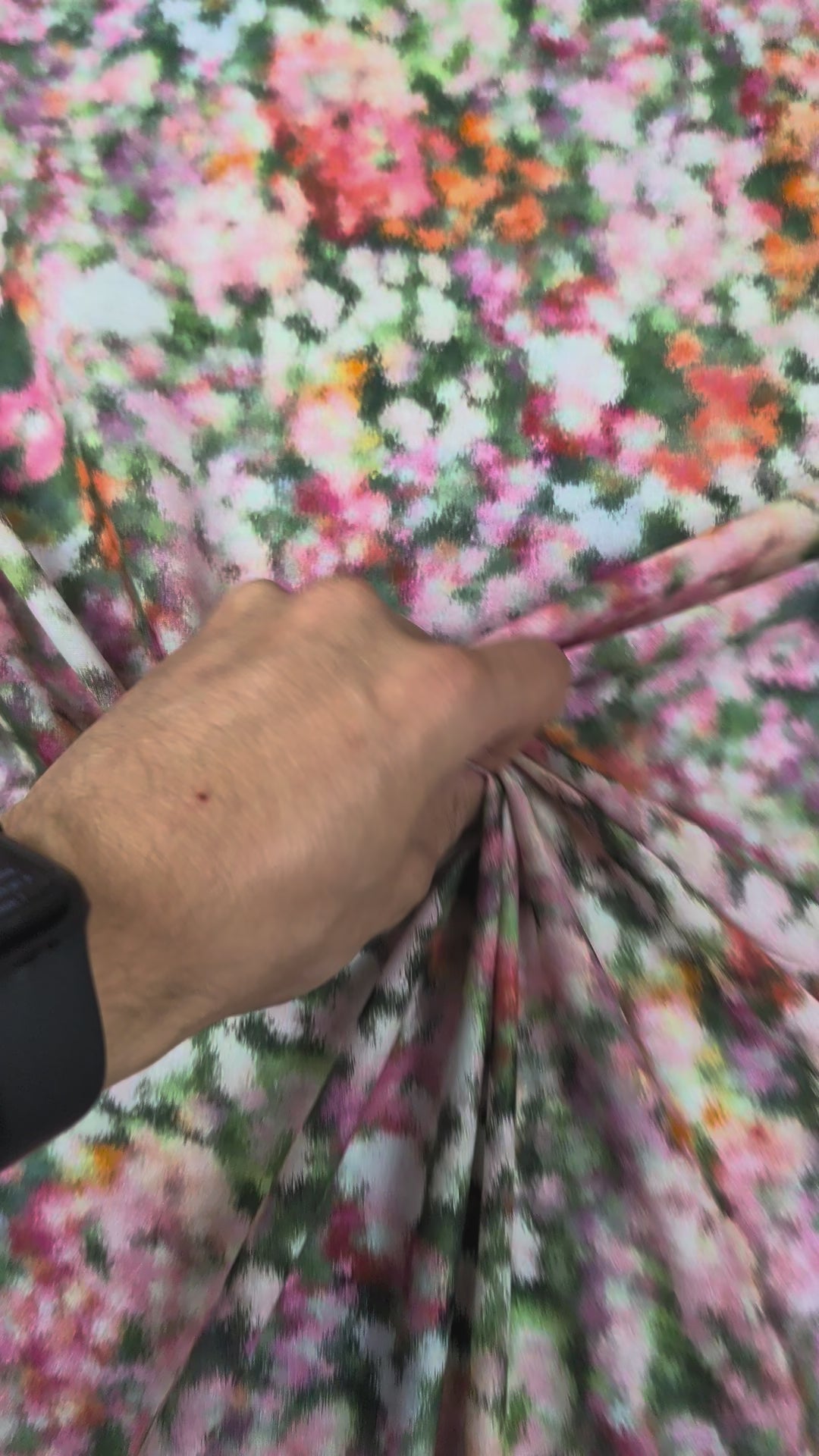 Voile de coton, motif fleuri abstrait multicolore video 2 [blankastock:6599a186-e58d-4b10-a838-717225d56a57:hdr]