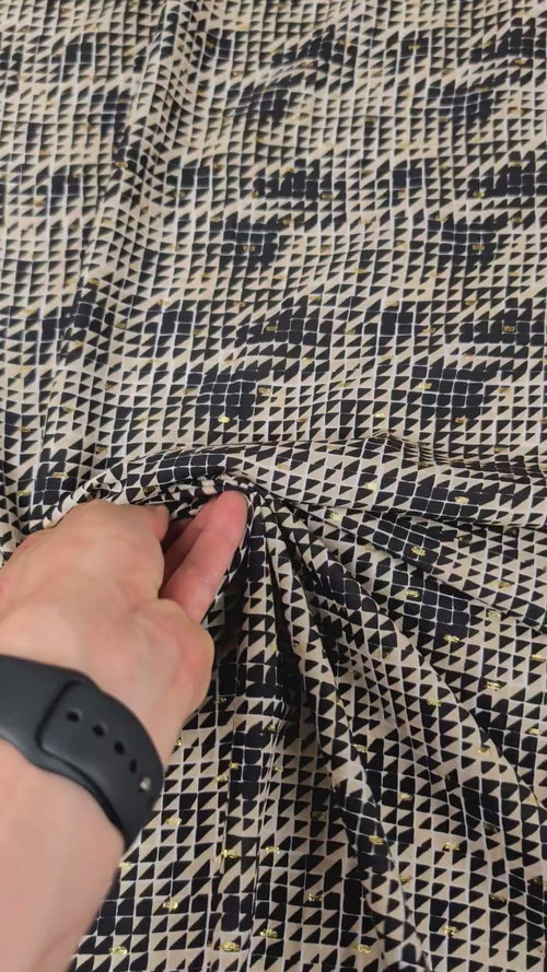 Batiste de viscose plumetis lurex, motif feuillage graphique video 2 [blankastock:eb681ec3-1a33-40a0-a2e9-eba5ec15472d]